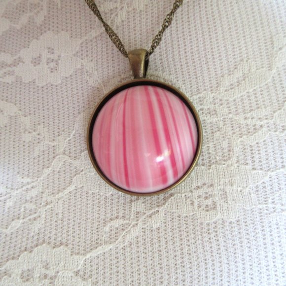 Pink striped agate pendant necklace brass chain - Picture 1 of 7
